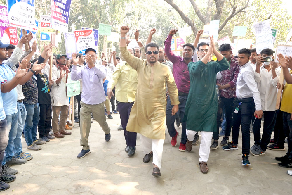 ফরিদপুরে চলছে ৮ দিনব্যাপী একুশে গ্রন্থমেলা