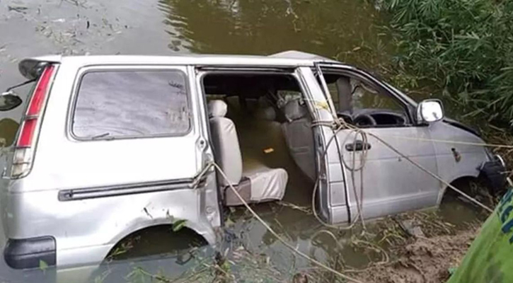 কুষ্টিয়ায় মাইক্রোবাসের ধাক্কায় ৩ স্কুলছাত্রী নিহত