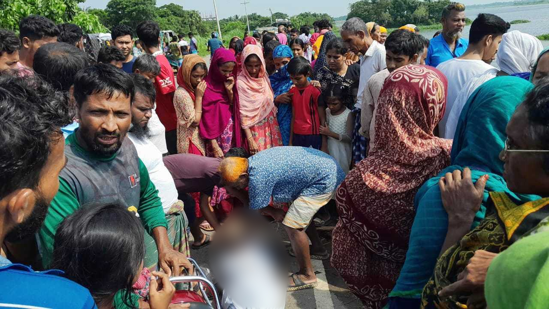 ভাত রান্না করতে দেরি হওয়ায় আগুনে পুড়িয়ে স্ত্রীকে হত্যা