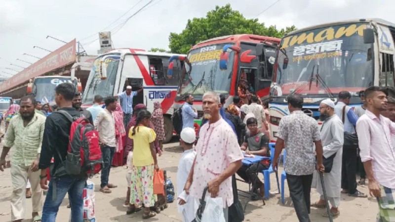 ঈদের দ্বিতীয় দিনেও ঢাকা ছাড়ছে মানুষ