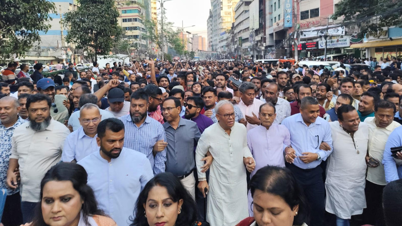 তারেক রহমানের খালাসে নয়া পল্টনে রিজভীর নেতৃত্বে মিছিল