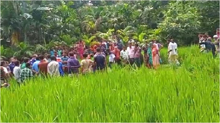 ধানখেতে পড়ে ছিল যুবকের মরদেহ, সঙ্গে মিলল বিষের বোতল’