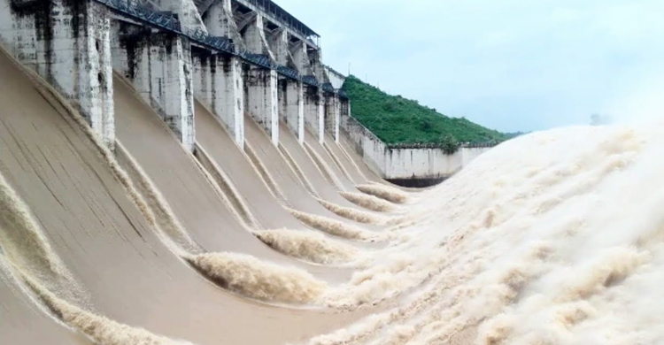 ফারাক্কার ১০৯ গেট খুলে দিয়েছে ভারত