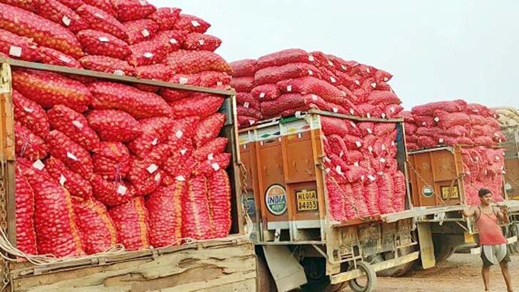 হিলি স্থলবন্দর দিয়ে পেঁয়াজ আমদানি শুরু