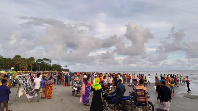 শীতের আমেজে কুয়াকাটা, পর্যটকদের ভিড়ে গতি ফিরছে ব্যবসা বাণিজ্যে