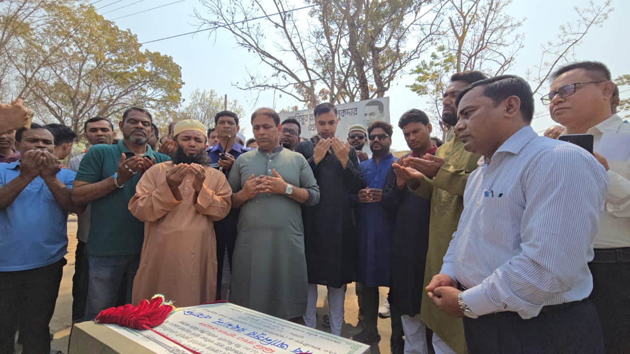 মাদারীপুরের ডাসারে সাড়ে ৩ কোটি টাকা ব্যয়ে গার্ডার সেতু নির্মাণকাজের ভিত্তিপ্রস্তর স্থাপন