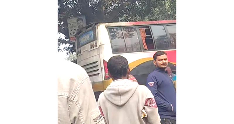 পাঁচবিবিতে শ্যামলী পরিবহনের বাস দুর্ঘটনায়: ক্ষতিগ্রস্ত মার্কেট ও মোটরসাইকেল