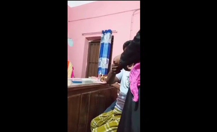 ভিজিডি চাল বিতরণকালে ইউপি সদস্যের বিরুদ্ধে টাকা আদায়ের অভিযোগ