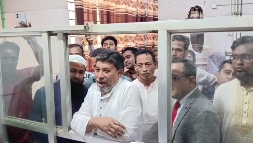 মাদারীপুরে রোগী সেজে সদর হাসপাতাল পরিদর্শনে সংসদ সদস্য জাহান্দার