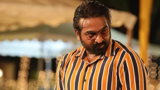 ৫ দিনে বিজয়ের সিনেমার আয় ২০০ কোটি