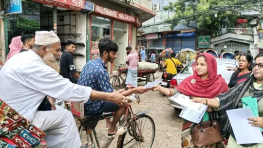 ডেঙ্গু প্রতিরোধে রাজধানীতে আপন শিশু বিকাশ ফাউন্ডেশনের প্রচারণা