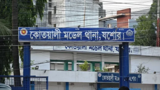 যশোরে বিস্ফোরণ ঘটিয়ে নগদ টাকা-স্বর্ণ লুট, আহত ২