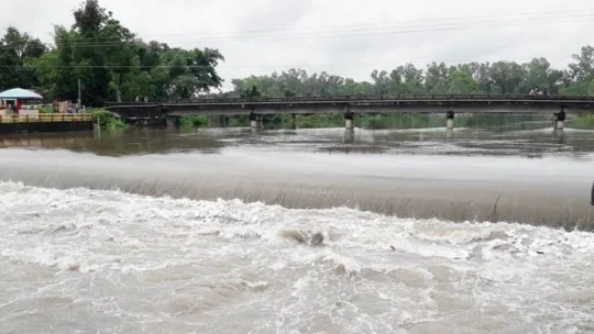 পশ্চিমবঙ্গে বিপৎসীমা ছাড়িয়েছে তিস্তার পানি