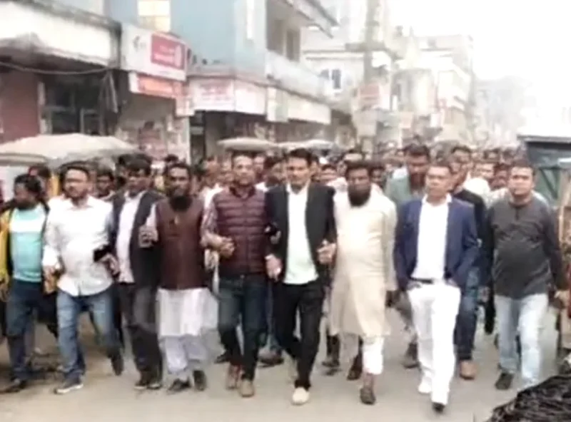 আ. লীগের সন্ত্রাস-নৈরাজ্যের প্রতিবাদে গফরগাঁওয়ে বিএনপির বিক্ষোভ-মিছিল