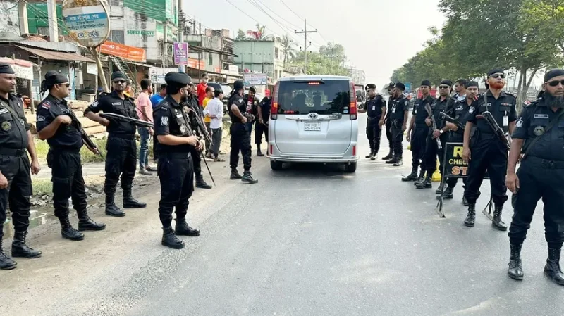 গাজীপুরে র্যাব-পুলিশের চেকপোস্ট বসানো হয়েছে, দূরপাল্লার পরিবহন সংকট