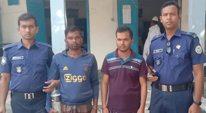 মা-বাবাকে জুতাপেটা করায় দুই ছেলে গ্রেপ্তার