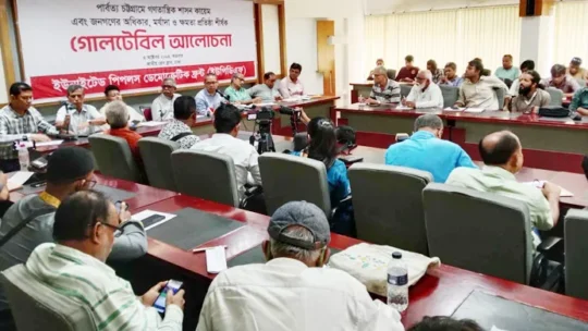 পাহাড় যাদের দখলে যাচ্ছে তাদের নাম প্রকাশ করা উচিত : আনু মুহাম্মদ