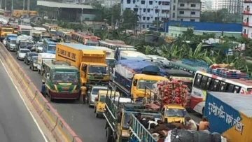 ছুটির দিনেও ঢাকা-চট্টগ্রাম মহাসড়কে তীব্র যানজট