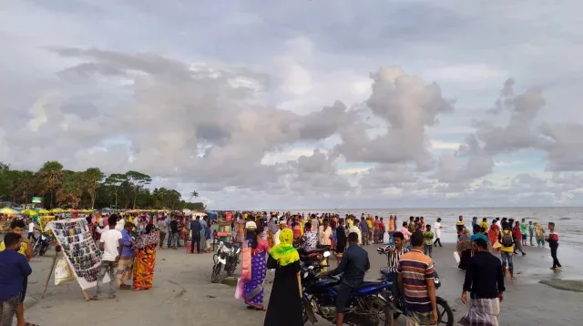 শীতের আমেজে কুয়াকাটা, পর্যটকদের ভিড়ে গতি ফিরছে ব্যবসা বাণিজ্যে