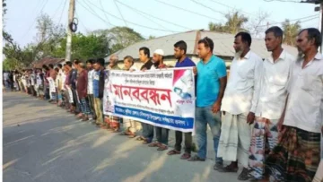 দৌলতপুরে জোড়া খুন: তদন্ত প্রতিবেদনে অসন্তোষ জানিয়ে ঝাড়ু মিছিল