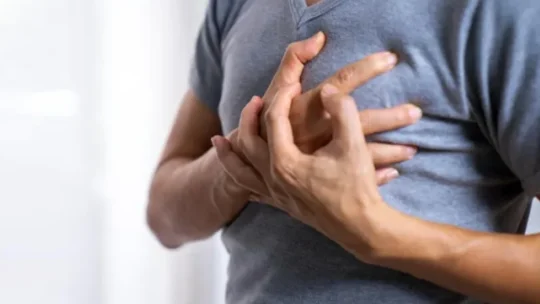 পুরুষেরও স্তন ক্যানসার হতে পারে