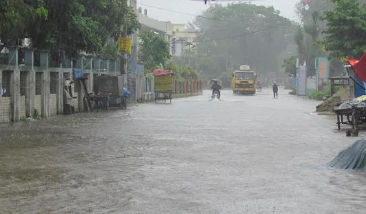 টানা বৃষ্টিতে ফের ডুবছে নোয়াখালী, পানিবন্দি ১২ লাখ মানুষ
