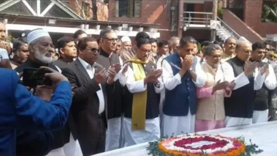 বঙ্গবন্ধুর সমাধিতে ওবায়দুল কাদেরের শ্রদ্ধা