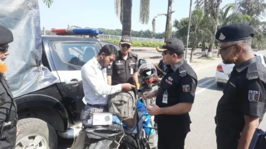 রাজধানীতে অবরোধে নাশকতা ঠেকাতে র‌্যাবের তল্লাশি