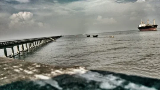 জাহাজ চলাচলে ঝুঁকিপূর্ণ হয়ে উঠছে সন্দ্বীপ ও হাতিয়া নৌ-চ্যানেল