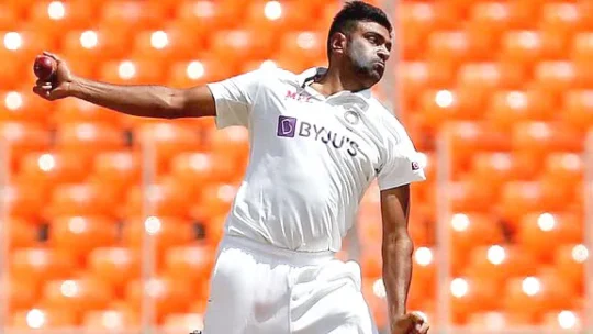 অ্যান্ডারসনকে পেছনে ঠেলে চূড়ায় উঠলেন শীর্ষে অশ্বিন
