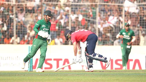 হোয়াইটওয়াশ হওয়া ইংলিশদের ধুয়ে দিল ব্রিটিশ গণমাধ্যম