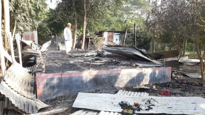 সালথায় নির্বাচনী সহিংসতায় সমর্থকের বাড়িতে অগ্নিসংযোগ