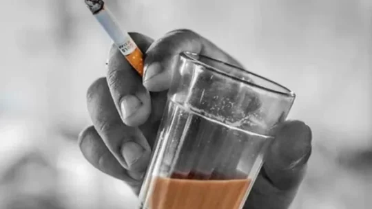 চায়ের সঙ্গে সিগারেট খেলে যা হতে পারে