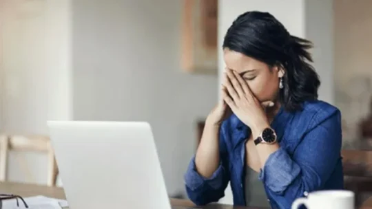 যেভাবে মানসিক চাপ শরীরে প্রভাব ফেলে