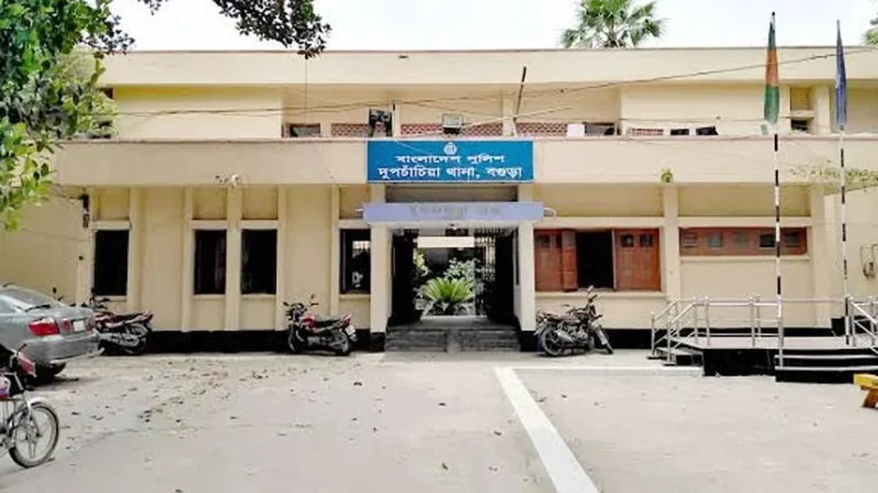 ছোট ভাই আশঙ্কাজনক, বাসের ধাক্কায় প্রাণ গেল বড় ভাইয়ের
