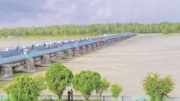 তিস্তা ব্যারাজের বাঁধে ধস, আতঙ্কে নদীপাড়ের বাসিন্দারা
