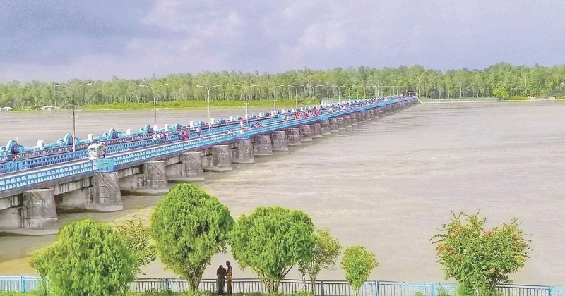তিস্তা ব্যারাজের বাঁধে ধস, আতঙ্কে নদীপাড়ের বাসিন্দারা