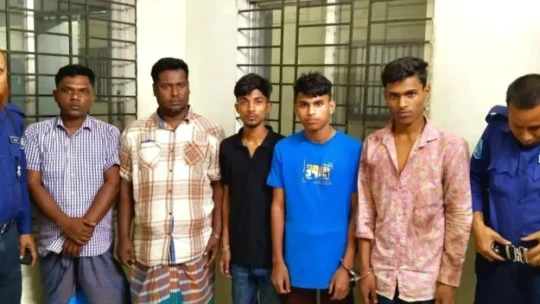 শ্রীপুরে ডিবিএল কারখানার ৩ কর্মকর্তাকে তুলে নিয়ে কুপিয়ে জখম, গ্রেপ্তার ৫