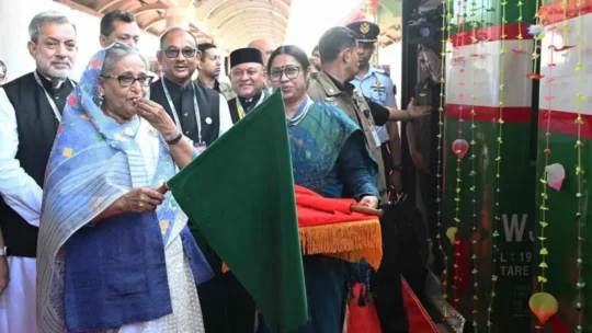 সমুদ্রের শহরে নতুন ট্রেন ছাড়ল প্রধানমন্ত্রীর হুইসেলে