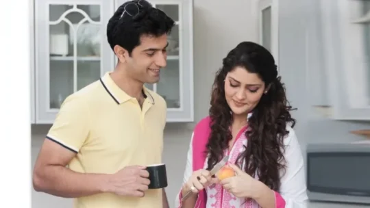 স্ত্রীর কর্মজীবী হলে তার পাশে থাকবেন যেভাবে