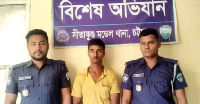 ব্যাগ তল্লাশি করে মিললো ইয়াবা, পুলিশ দেখে পালানোর চেষ্টা