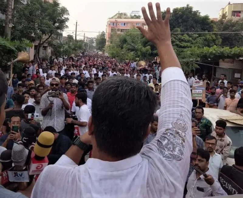 বিজয়ের জন্য সংখ্যা বেশি লাগে না