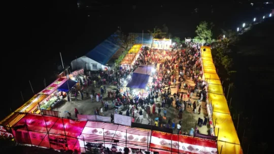 চাষীর হাটের প্রদর্শনী মেলা কানায় কানায় পূর্ণ