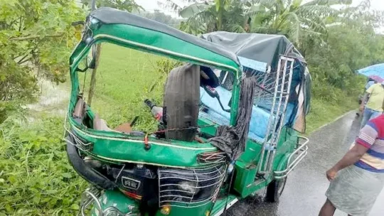 মহাসড়কে সিএনজি-অটোরিকশা; দুর্ঘটনাগুলো হত্যাকাণ্ডের সামিল