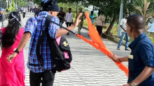 মোরাল পুলিশিং এর নামে জবরদস্তি ইসলামসম্মত নয়