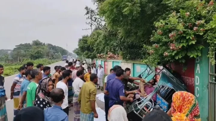 কিশোরগঞ্জে ট্রাকচাপায় অটোরিকশার ২ যাত্রী নিহত, আহত ৩