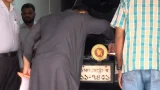 পদত্যাগের পথে ইশরাক, নিজ হাতে গাড়ি থেকে খুললেন সরকারি লোগো!