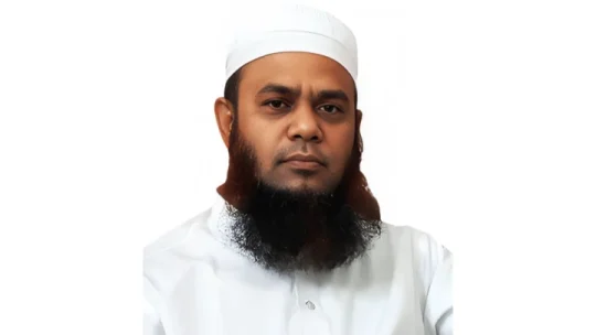 প্রধানমন্ত্রীর সফরসঙ্গী হয়ে জাপান যাচ্ছেন হেফাজত নেতা আজিজুল হক