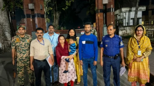 চার বছর কারাভোগ শেষে দুই বছরের সন্তানসহ দেশে ফিরল বাংলাদেশি দম্পতি!
