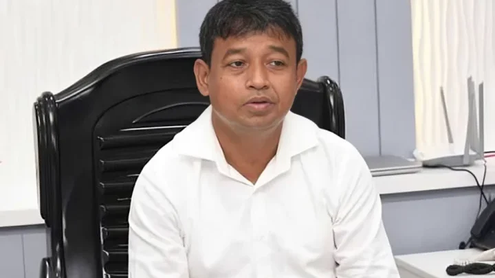বিনা অনুমতিতে কর্মস্থলে অনুপস্থিত, চাকরি হারালেন ডিবির সাবেক হারুন!